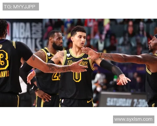 湖人对阵鹈鹕哈雷尔表现抢眼展现强大实力与团队默契